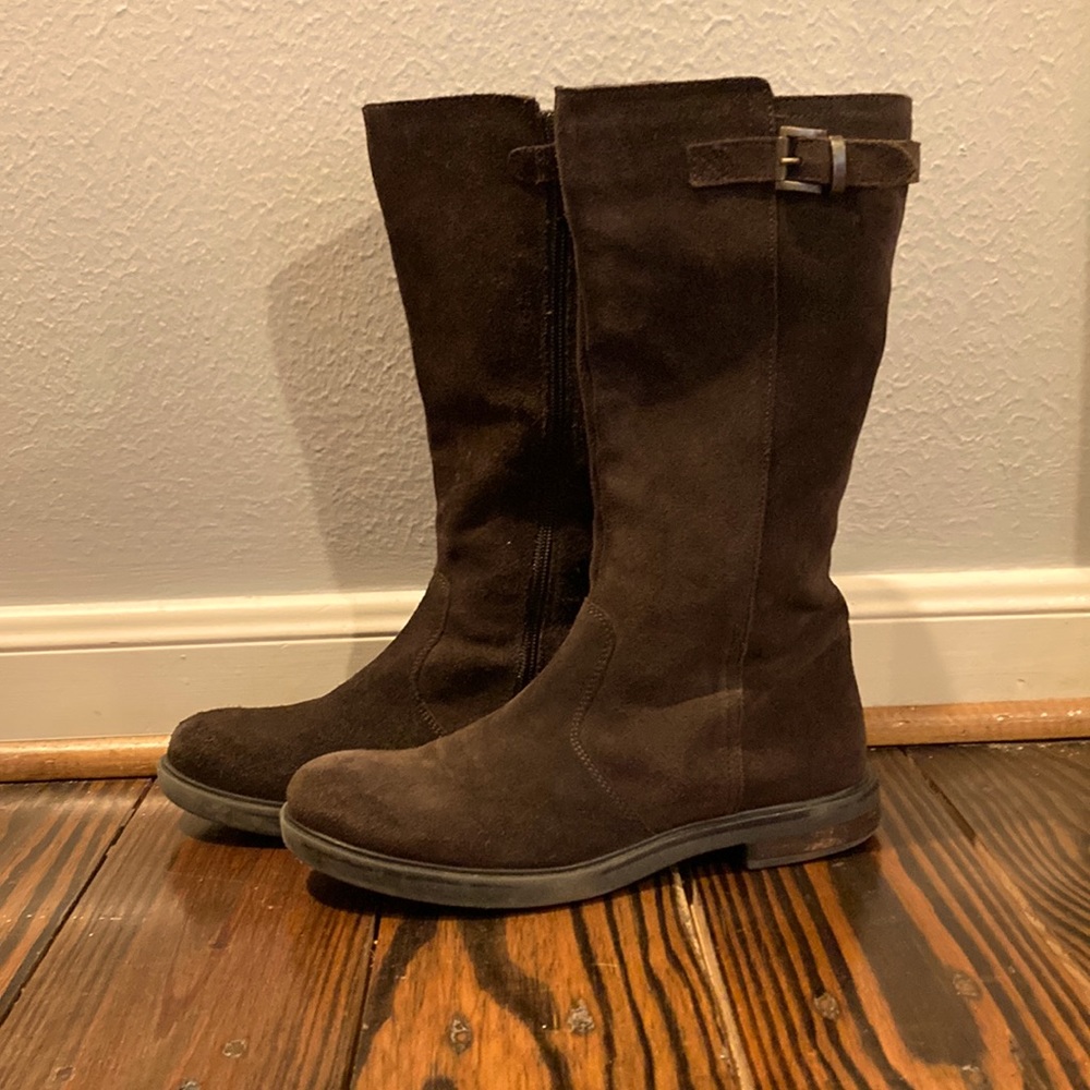 Cute brown boots
